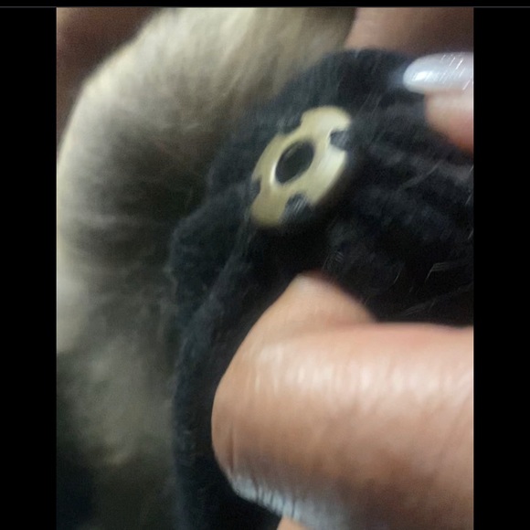 How knitted hat is detached - Picture 5 of 7